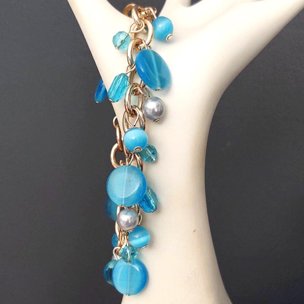 Blue bead and faux pearl charm style bracelet